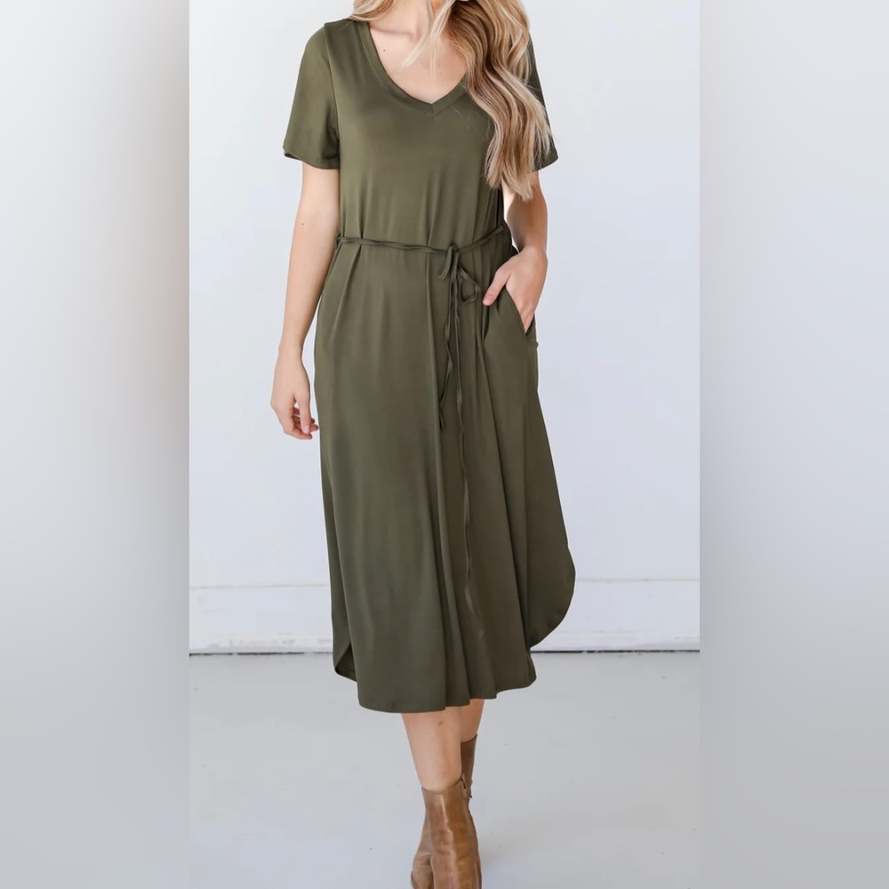 DRESS UP Got You Hooked Short Sleeve Midi Dress in Olive Green, Size Small